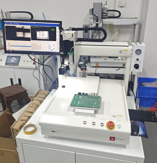 Neueste Unternehmensnachrichten über CCD Fiduzielle Programmierung Klebe-Disponiermaschine