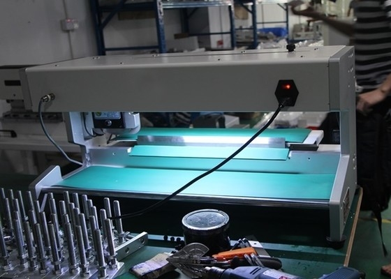 Ein guter Preis. Edelstahl-PCB-Abschlaggeräte 400 mm Schneidlänge LED-Licht ausgestattet mit Blade Bewegtes PCB-Trenngerät Online